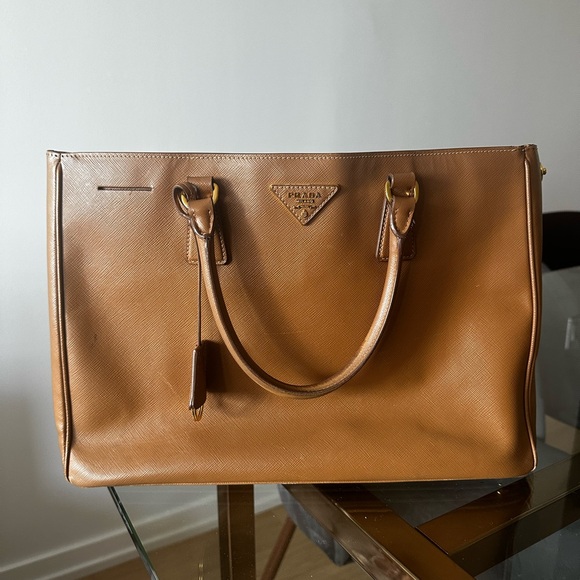 Prada
Saffiano Lux Leather Gardener's Tote - brown/tan - Picture 7 of 8
